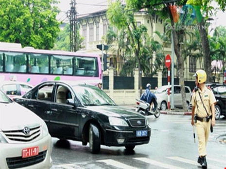 &Ocirc;ng Trần Ngọc Sơn cho rằng cần thống nhất biển kiểm so&aacute;t xe. Ảnh: Internet