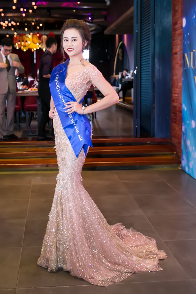 Top 3 Nữ ho&agrave;ng đ&aacute; qu&yacute; Việt Nam 2016 chia sẻ về chuyện y&ecirc;u đại gia lớn tuổi