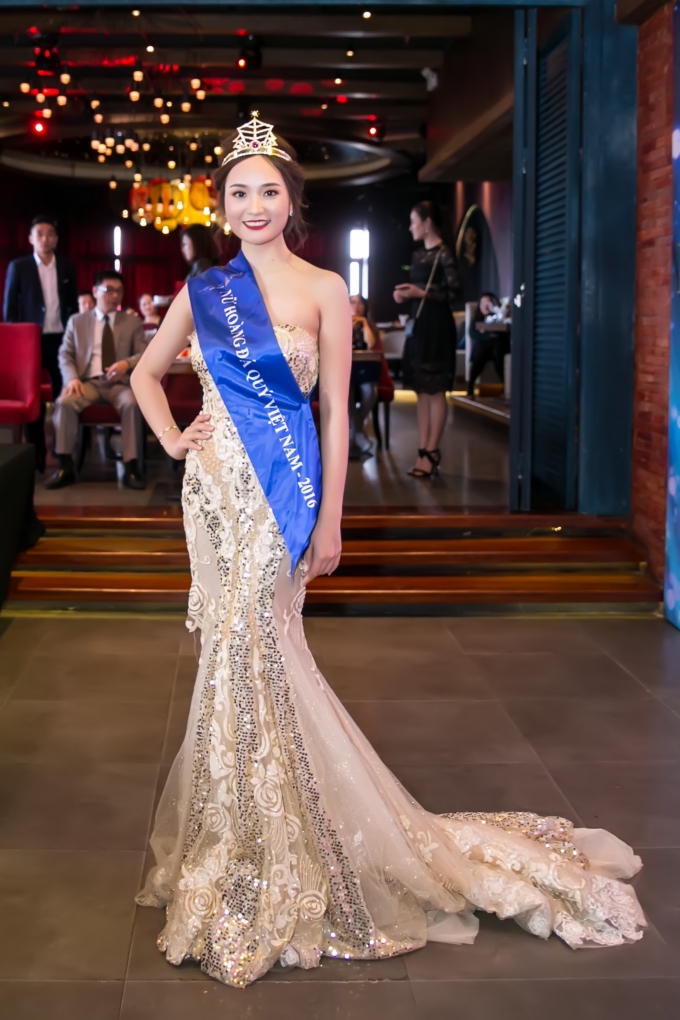 Top 3 Nữ ho&agrave;ng đ&aacute; qu&yacute; Việt Nam 2016 chia sẻ về chuyện y&ecirc;u đại gia lớn tuổi