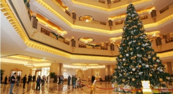 Cây thông Noel đắt nhất thế giới tại Abu Dhabi