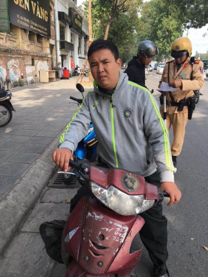 Phạm C&ocirc;ng Đo&agrave;n tại chốt trước khi kiểm tra h&agrave;nh ch&iacute;nh. Ảnh: CA cung cấp.