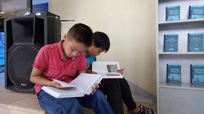 Với thầy, đọc s&aacute;ch để n&acirc;ng cao tr&iacute; tuệ, ph&aacute;t triển tri thức v&agrave; hướng tới tương lai.