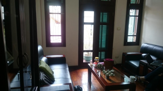 Ph&ograve;ng kh&aacute;ch của căn nh&agrave; tho&aacute;ng m&aacute;t, sang trọng với trang thiết bị hiện đại.