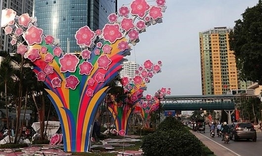 Hà Nội trang trí đường phố đón Tết 2017: Tinh tế và sang trọng