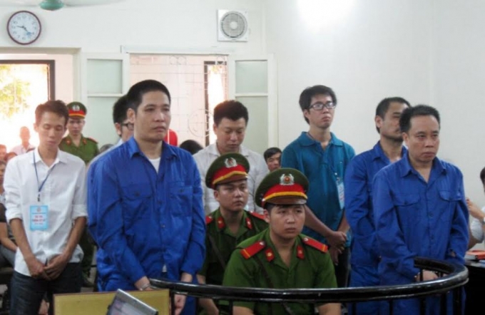 C&aacute;c bị c&aacute;o tại t&ograve;a.