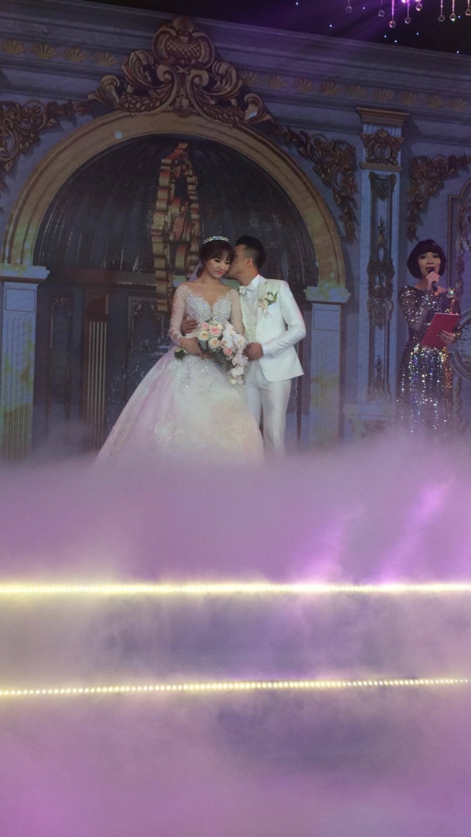 Trấn Th&agrave;nh chia sẻ niềm hạnh ph&uacute;c khi được kết h&ocirc;n c&ugrave;ng Hari.