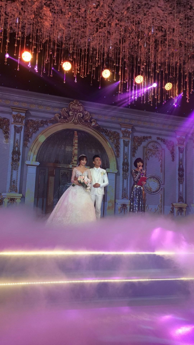 Trấn Th&agrave;nh hỏi Hari c&oacute; đồng &yacute; lấy anh kh&ocirc;ng. Hari nhẹ nh&agrave;ng n&oacute;i c&acirc;u đồng &yacute;.