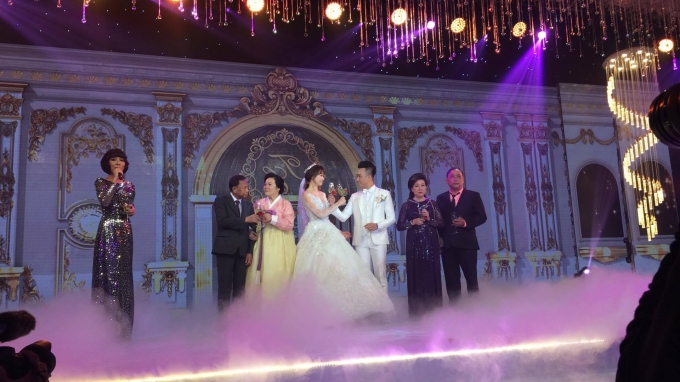 Tr&aacute;c Th&uacute;y Mi&ecirc;u l&agrave;m MC cho đ&aacute;m cưới của Trấn Th&agrave;nh - Hari Won.