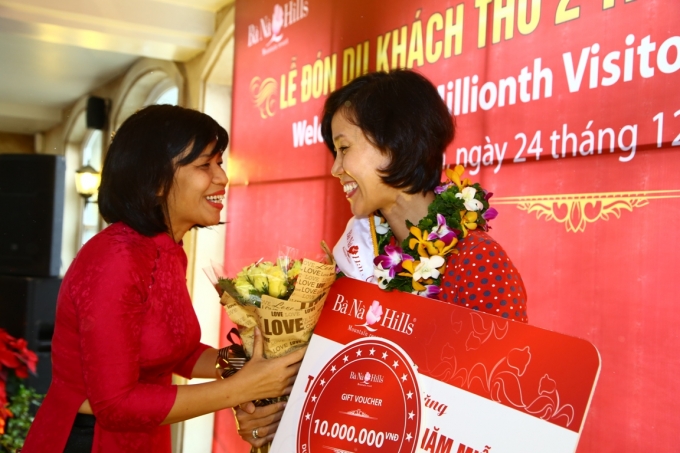 Chị Nguyễn Ho&agrave;ng B&iacute;ch Dung đến từ th&agrave;nh phố Hồ Ch&iacute; Minh&nbsp;may mắn l&agrave; vị kh&aacute;ch thứ 2 triệu.