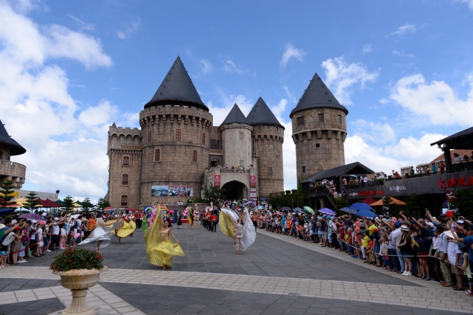 Ảnh lễ hội tại B&agrave; N&agrave; Hills