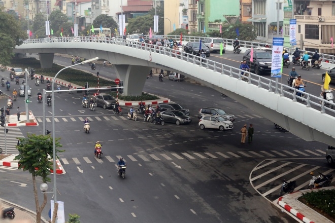 Ph&aacute;t biểu tại lễ th&ocirc;ng xe, Chủ tịch UBND TP H&agrave; Nội Nguyễn Đức Chung nhấn mạnh, đ&acirc;y l&agrave; một trong 8 c&ocirc;ng tr&igrave;nh giao th&ocirc;ng cấp b&aacute;ch, c&oacute; thời gian ho&agrave;n th&agrave;nh nhanh ch&oacute;ng so với tiến độ đề ra.