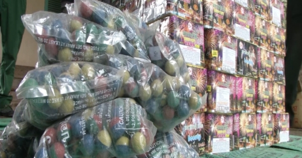 Quảng Bình: Bắt giữ vụ vận chuyển gần 12.000 quả pháo lậu từ Lào về Việt Nam