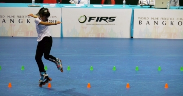 Thán phục bé gái 12 tuổi giành quán quân Giải patin nghệ thuật Thế Giới