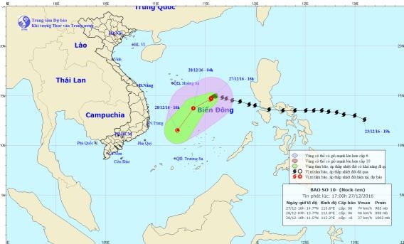 Vị tr&iacute; v&agrave; hướng di chuyển của cơn b&atilde;o số 10 (t&ecirc;n quốc tế Nock-ten)&nbsp;tr&ecirc;n biển Đ&ocirc;ng. Ảnh do Trung t&acirc;m Dự b&aacute;o Kh&iacute; tượng Thủy văn Trung ương cung cấp.