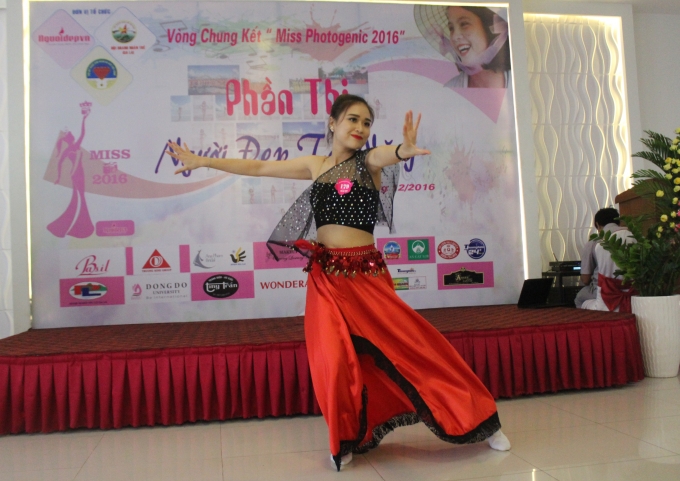 &nbsp;Th&iacute; sinh: Vũ Thị Thanh Thạch, đến từ Ph&uacute; Thọ với điệu nh&agrave;y v&ocirc; c&ugrave;ng s&ocirc;i động tr&ecirc;n s&acirc;n khấu