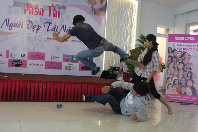 &nbsp;Th&iacute; sinh: Nguyễn Ngọc Yến, đến từ Tiền Giang với m&agrave;n v&otilde; thuật v&ocirc; c&ugrave;ng đẹp mắt l&agrave;m cho cả kh&aacute;n ph&ograve;ng phải trầm trồ th&aacute;n phục&nbsp;