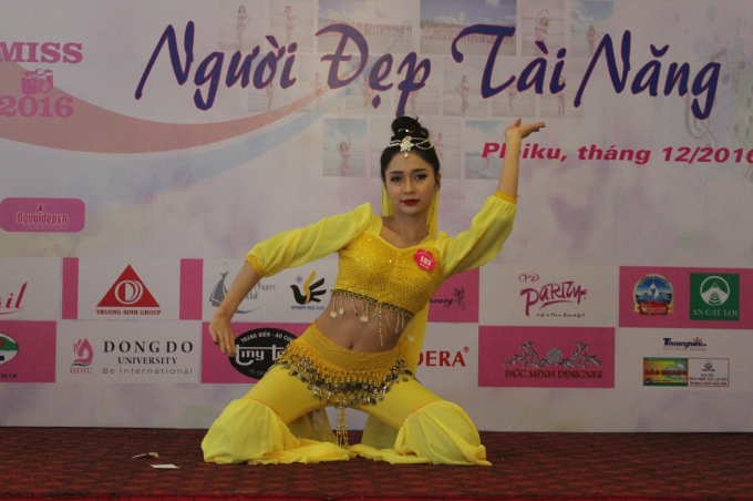 &nbsp;&nbsp;Th&iacute; sinh: V&otilde; Thị Như Mai, đến từ Gia Lai với tiết mục m&uacute;a đương đại rất kỹ thuật