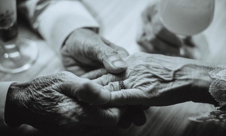 Bộ ảnh đ&aacute;m cưới thời '&Ocirc;ng b&agrave; anh' khiến cộng đồng mạng 'chao đảo'