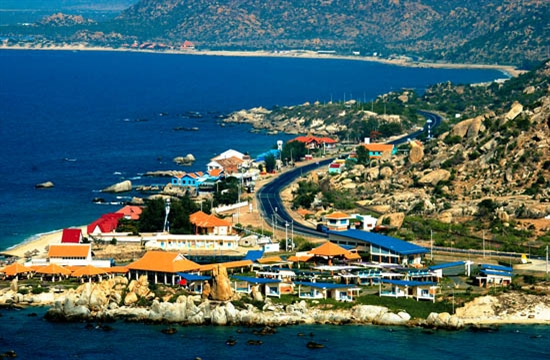 Theo định hướng, B&igrave;nh Thuận sẽ th&uacute;c đẩy mạnh mẽ ph&aacute;t triển c&ocirc;ng nghiệp, ch&uacute; trọng đ&uacute;ng mức ph&aacute;t triển c&ocirc;ng nghiệp chế biến n&ocirc;ng - l&acirc;m - thuỷ sản. (Ảnh minh họa: Internet)