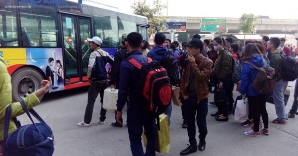Nhiều nhà xe "đình công", bến xe Mỹ Đình điều xe bus "giải cứu" hành khách