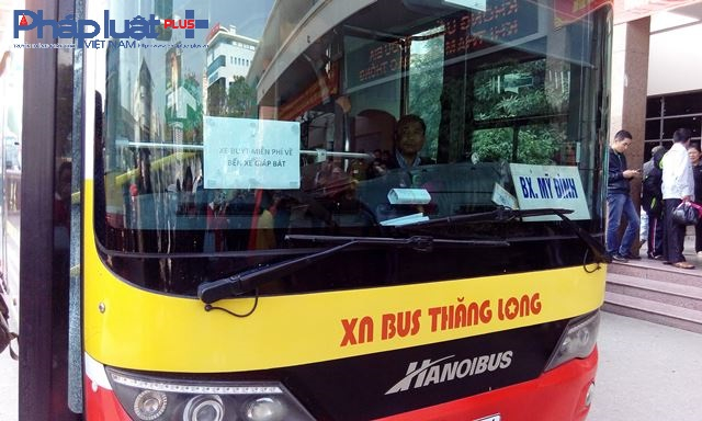Xe bus được tăng bo đưa h&agrave;nh kh&aacute;ch về bến xe Gi&aacute;p B&aacute;t.