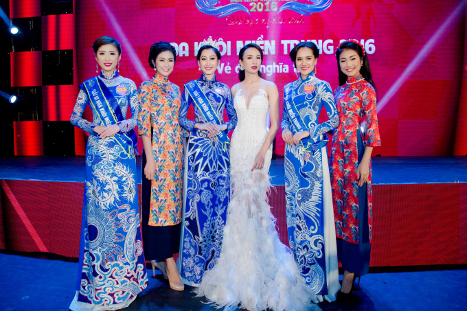 Hoa hậu Ngọc H&acirc;n, Ngọc Diễm, Kiều Vỹ đi ăn đ&ecirc;m ở Hội An