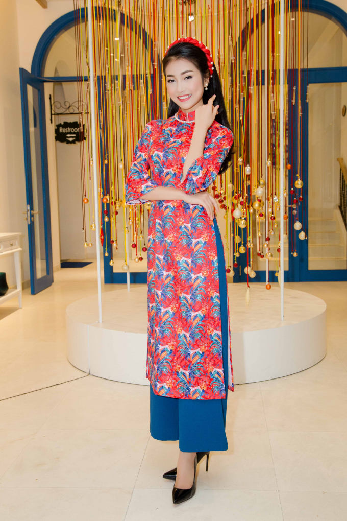 Hoa hậu Ngọc H&acirc;n, Ngọc Diễm, Kiều Vỹ đi ăn đ&ecirc;m ở Hội An