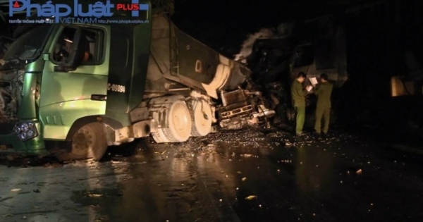 Phú Thọ: Một tai nạn thảm khốc, 4 xe tiền tỷ bị... "hóa vàng"