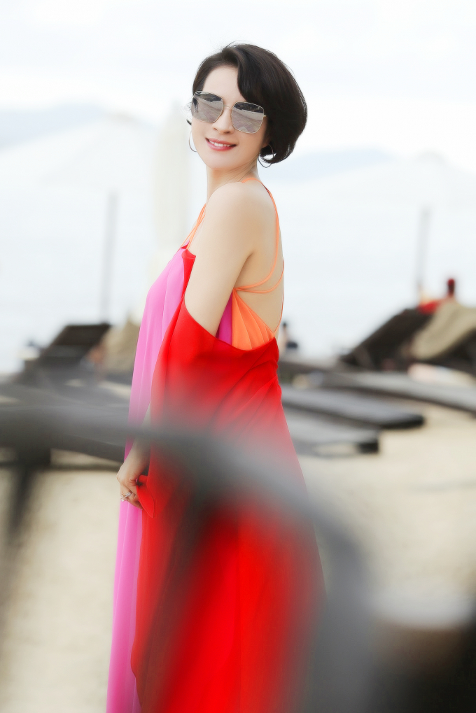 MC Thanh Mai v&agrave; diễn vi&ecirc;n Chi Bảo t&igrave;nh tứ ở Nga