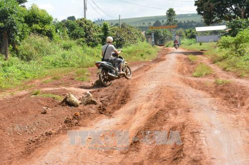 C&agrave; Mau đề xuất tiết kiệm chi ng&acirc;n s&aacute;ch cho khắc phục đường giao th&ocirc;ng n&ocirc;ng th&ocirc;n xuống cấp. Ảnh minh họa: Tuấn Anh - TTXVN