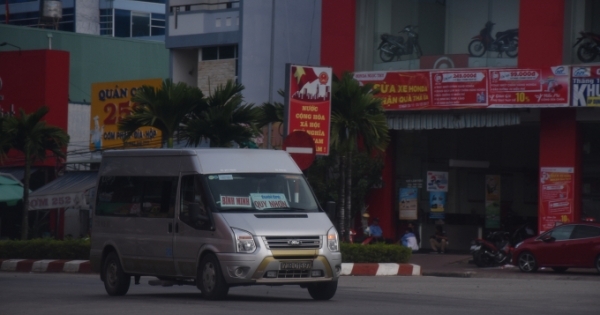 Xe khách “gắn mác” xe thư báo ngang nhiên lộng hành