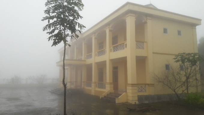 D&atilde;y nh&agrave; 2 tầng khang trang của ph&ograve;ng kh&aacute;m đa khoa khu vực Huồi Tụ nằm