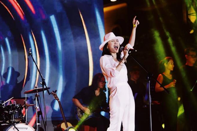 Mỹ T&acirc;m c&ograve;n tr&igrave;nh diễn live ca kh&uacute;c mới trong CD l&agrave;