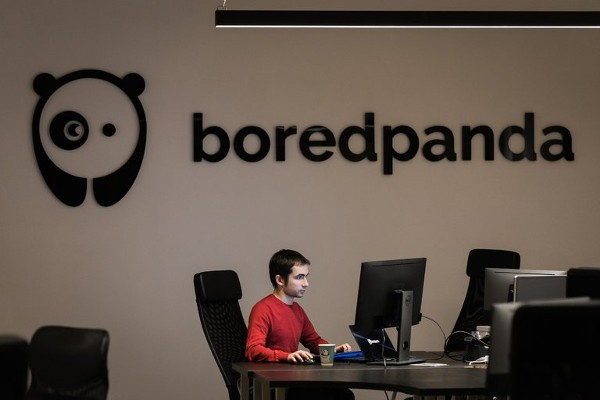 V&igrave; sao một nh&agrave; xuất bản t&iacute; hon như Bored Panda lại c&oacute; thể th&agrave;nh c&ocirc;ng trong thời đọc tin tr&ecirc;n Facebook?