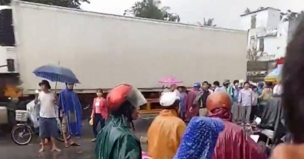 Thừa Thiên Huế: Xót thương bé gái bị xe tải đâm tử vong tại chỗ khi rẽ qua đường