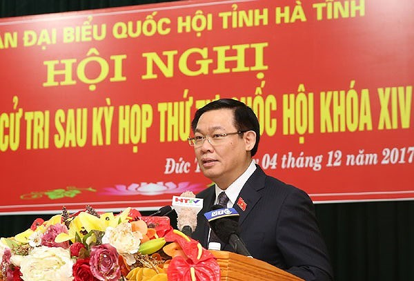 Ph&oacute; Thủ tướng Vương Đ&igrave;nh Huệ giải đ&aacute;p c&aacute;c thắc mắc của cử tri