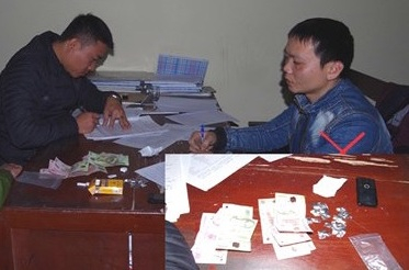 Đối tượng Phạm Đức Cương (X) c&ugrave;ng tang vật tại cơ quan c&ocirc;ng an.