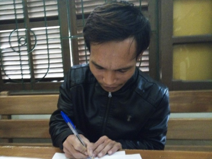 Nghi can Nguyễn Mạnh H&ugrave;ng tại cơ quan điều tra.