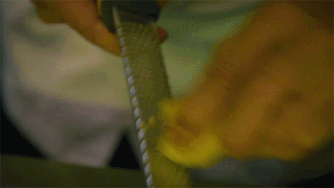 2 m&oacute;n phở đang khiến cộng đồng ẩm thực S&agrave;i G&ograve;n s&ocirc;i sục: T&ocirc; ngập thịt b&ograve; gi&aacute; 2,3 triệu, t&ocirc; sang chảnh với nguy&ecirc;n ch&uacute; t&ocirc;m h&ugrave;m