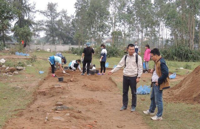 Khu vực tiến h&agrave;nh th&aacute;m s&aacute;t, nghi&ecirc;n cứu khảo cổ học khu vực đền Huyện thuộc x&atilde; Xu&acirc;n Giang, huyện Nghị Xu&acirc;n.