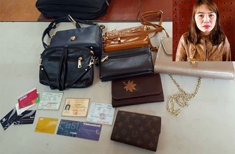 Bắt giữ người đẹp vờ mua hàng để trộm cắp tài sản