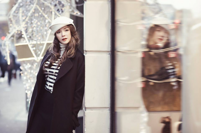 L&yacute; Nh&atilde; Kỳ tuổi U40 vẫn mặc trẻ trung