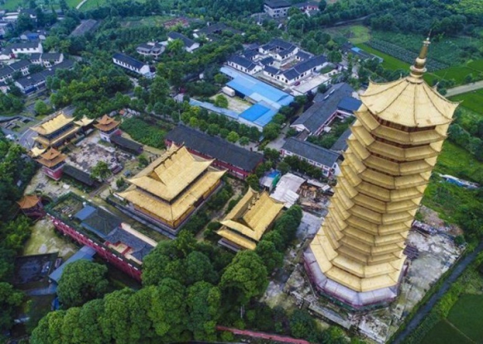 To&agrave;n cảnh ng&ocirc;i th&aacute;p trước khi gặp hỏa hoạn