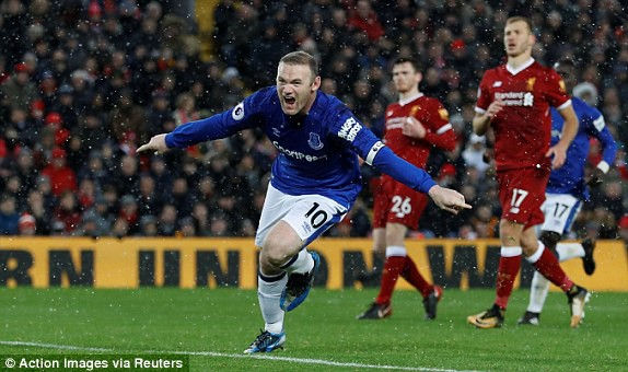 Rooney l&ecirc;n tiếng gỡ h&ograve;a cho Everton (Ảnh: Action Images via Reuters).