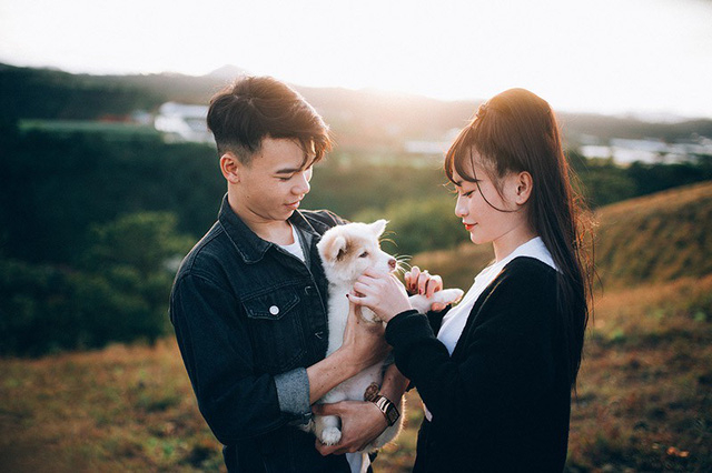 V&otilde; Văn T&ugrave;ng (sinh năm 1995) v&agrave; Trần Thị Đoan Trang (sinh năm 1998) quen biết nhau qua mạng x&atilde; hội khi anh ch&agrave;ng Văn T&ugrave;ng v&ocirc; t&igrave;nh &ldquo;like&rdquo; b&igrave;nh luận của c&ocirc; g&aacute;i Đoan Trang.