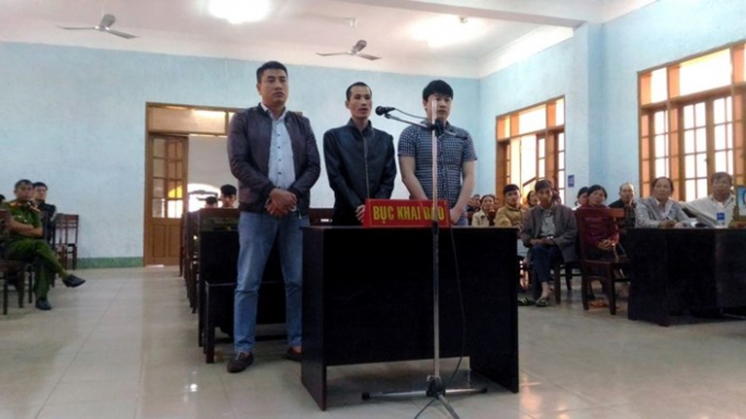 C&aacute;c bị c&aacute;o tại phi&ecirc;n x&eacute;t xử.