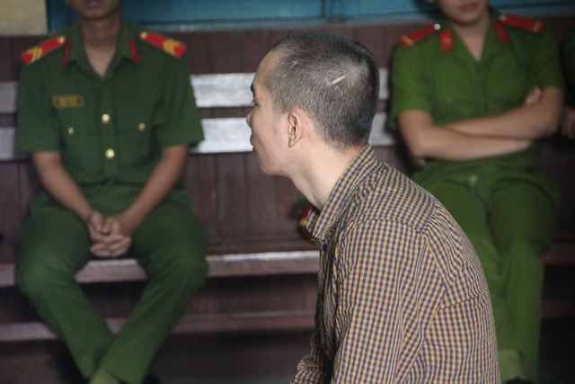 Bị c&aacute;o Chinh tại phi&ecirc;n t&ograve;a. (Ảnh: b&aacute;o D&acirc;n tr&iacute;)