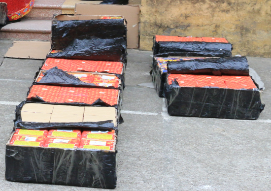 Tang vật thu được l&agrave; c&aacute;c kiện ph&aacute;o th&agrave;nh phẩm.