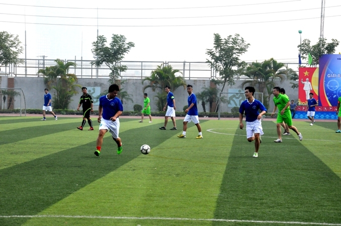 Khai mạc giải b&oacute;ng đ&aacute; truyền thống EVN HANOI năm 2017