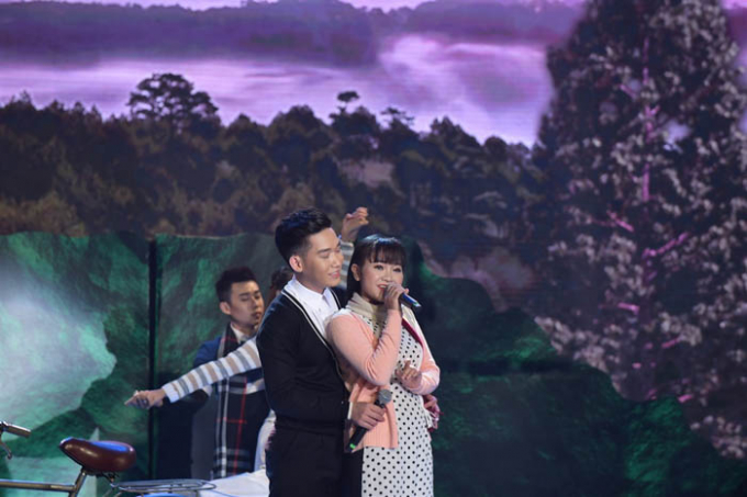 Đ&agrave;m Vĩnh Hưng đưa học tr&ograve; từng bị Ngọc Sơn loại th&agrave;nh qu&aacute;n qu&acirc;n